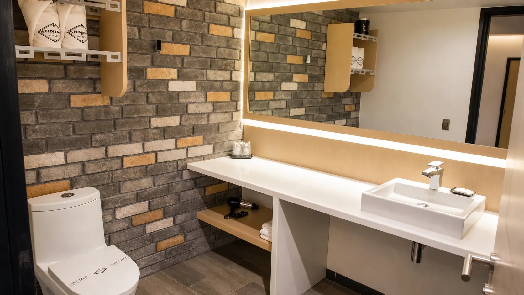 Salle de bain de la Suite Junior Intérieure avec lit king size à l'Hôtel Punto MX.