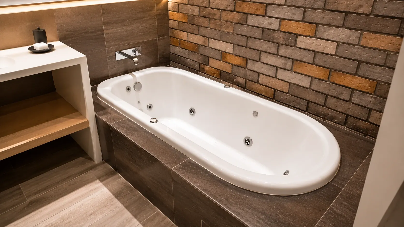 Jacuzzi en la habitación Suite con Jacuzzi con cama king size en el Hotel Punto MX.