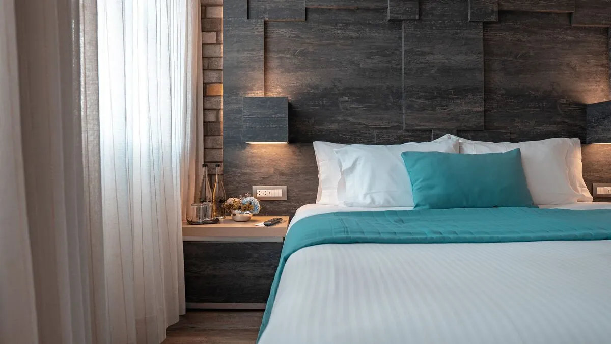 Suite with antique bathtub and king-size bed at Hotel Punto MX.