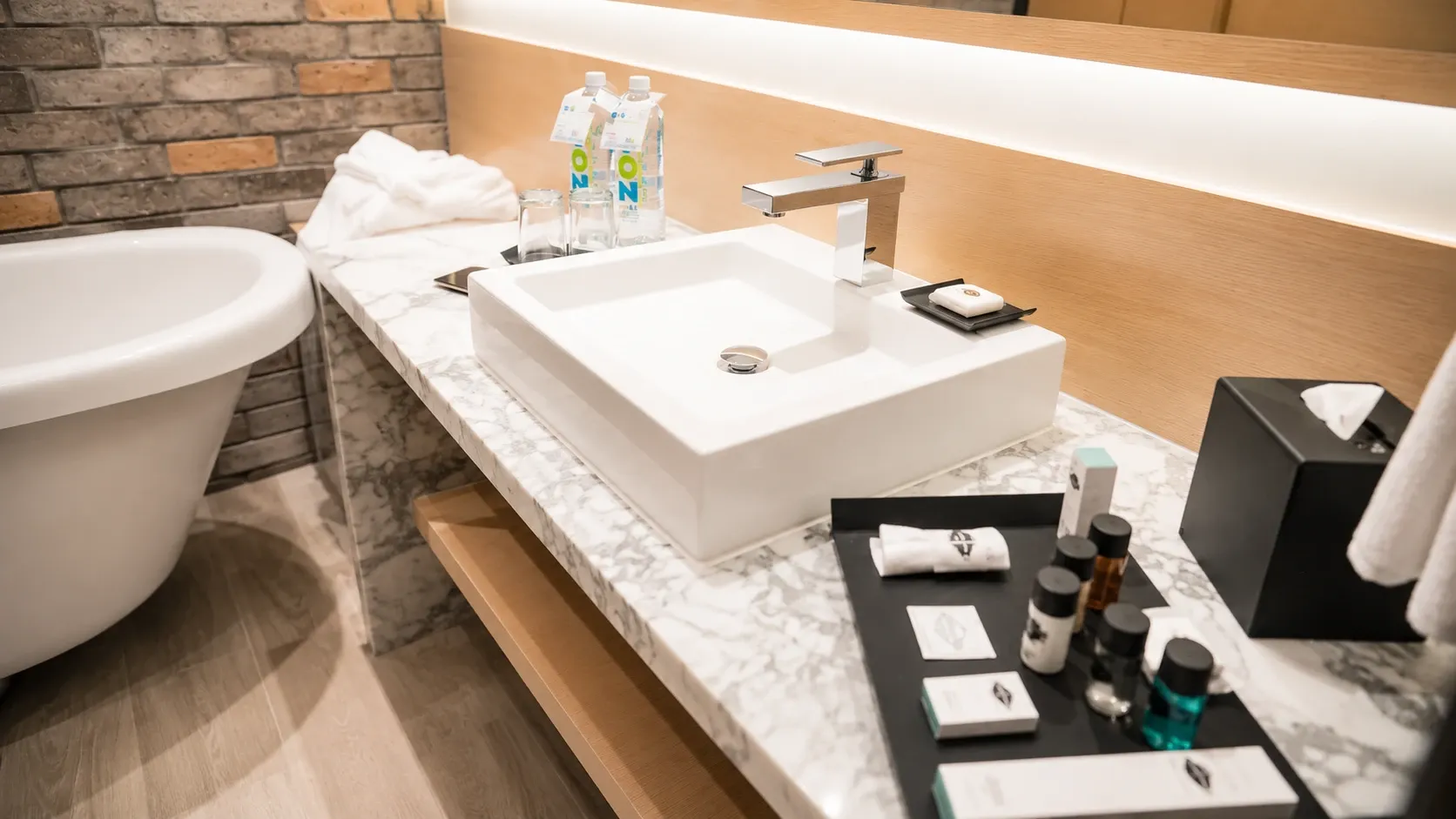 Amenities in the Vintage Tub Suite and king-size bed at Hotel Punto MX.