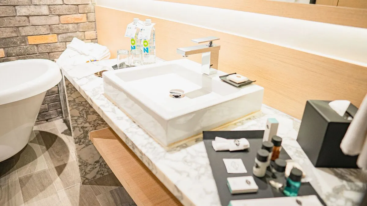 Удобства в люксе с винтажной ванной и кроватью king size в Hotel Punto MX.