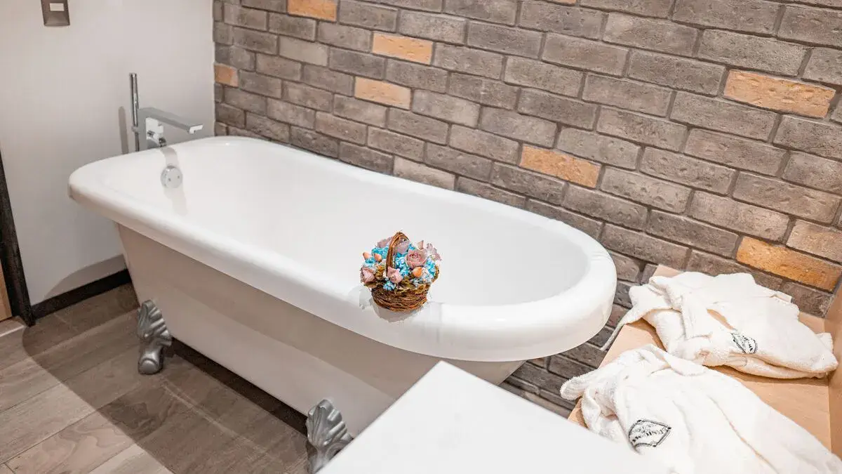 Винтажная ванна в люксе с винтажной ванной и кроватью king size в Hotel Punto MX.